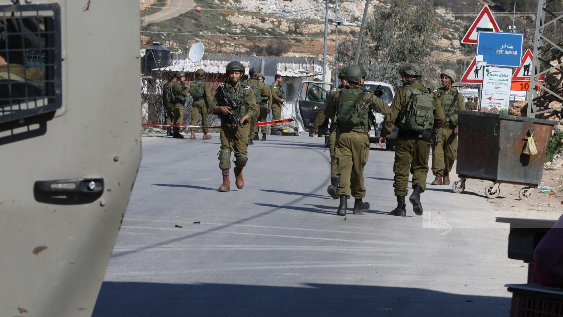 قوات الاحتلال الإسرائيلي تعدم المواطن حمدي أبو دية (40 عاما) عند مدخل بلدة حلحول شمال الخليل (تصوير: مشهور وحواح/وفا)